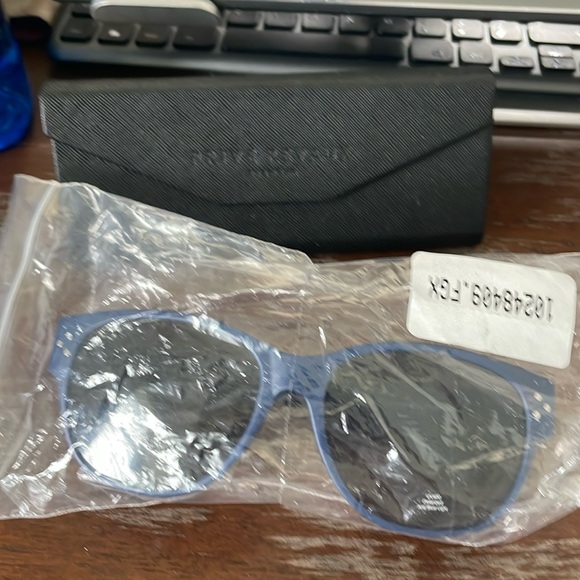 Prive Revaux New The Prep Fit C60 blue sunglasses with black triangle case main image 14